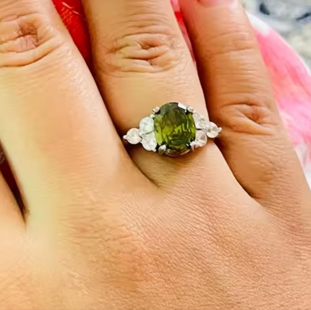 925 Dazzling 8 Ct Brilliant Cut olive green Gem Stone Engagement Ring Sz 10